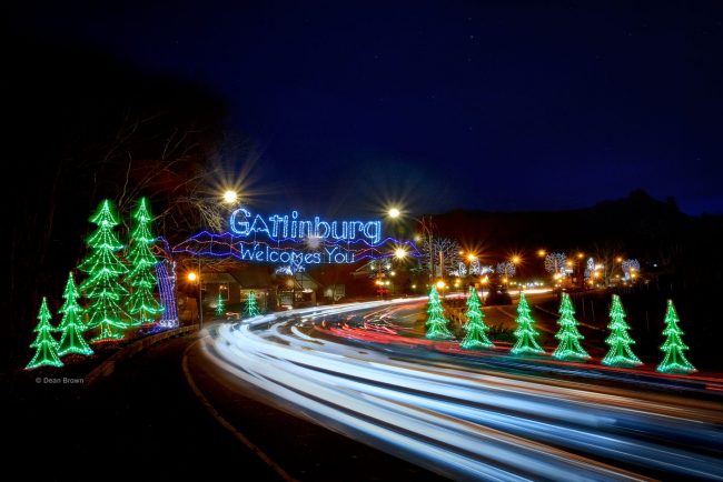 Gatlinburg-Welcomes-You-Night-650×434